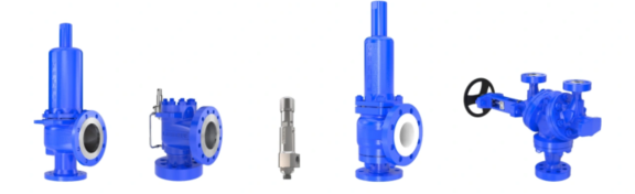 En serie av blå ventiler, inklusive säkerhetsventil, tryckreduceringsventil och automatisk recirkulationsventil, placerade i rad.